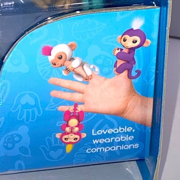WowWee Fingerlings Interactive Pet Baby Monkey Zoe With Bonus Stand Green NWT - Picture 7 of 8